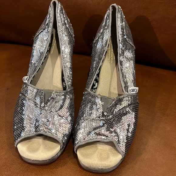 Toms silver sequin wedge size 7.5 - Picture 1 of 5